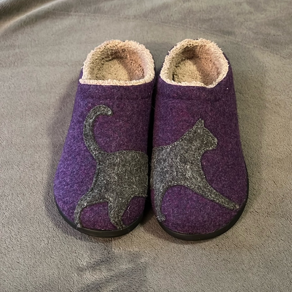 LL Bean Women’s Daybreak Scuffs Motif Cat Size 9